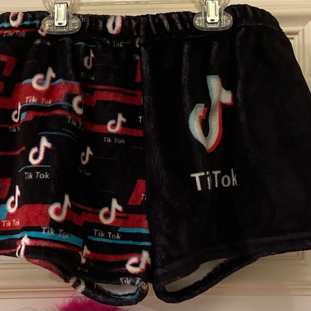 Soft pajama shorts from Dennys in a size L kids